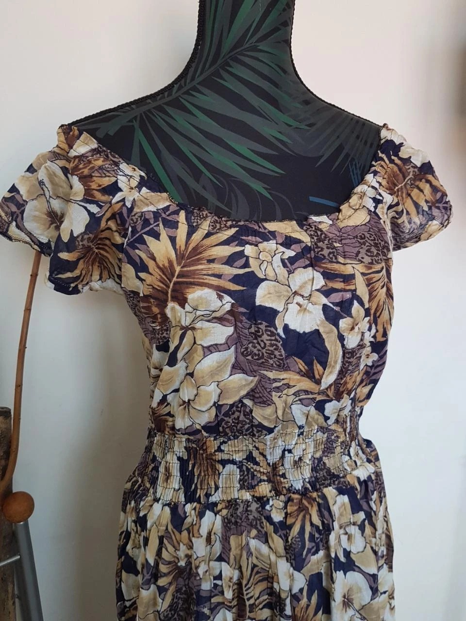 Vestido de flores y hojas beige – photo 2